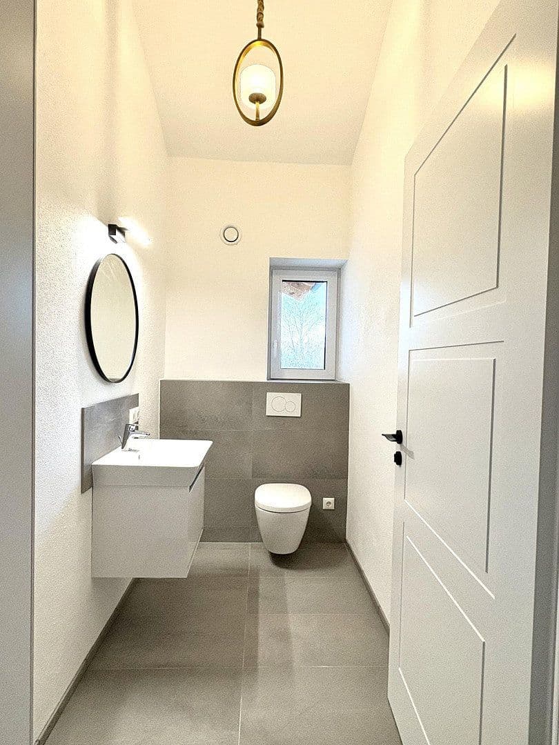 Prenájom bytu 4-izbový 149 m², Dingolfing, Bavorsko Prenájom bytu 4-izbový 149 m², Dingolfing, Bavorsko