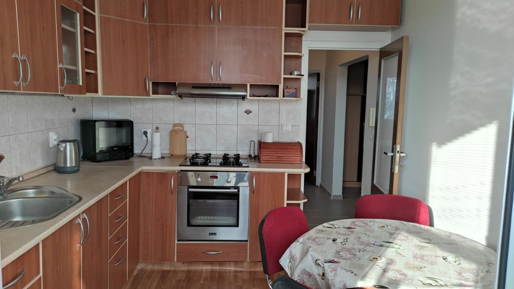 Prenájom bytu 4-izbový 84 m², Sedmokrásková, Ružinov, Bratislavský kraj Prenájom bytu 4-izbový 84 m², Sedmokrásková, Ružinov, Bratislavský kraj