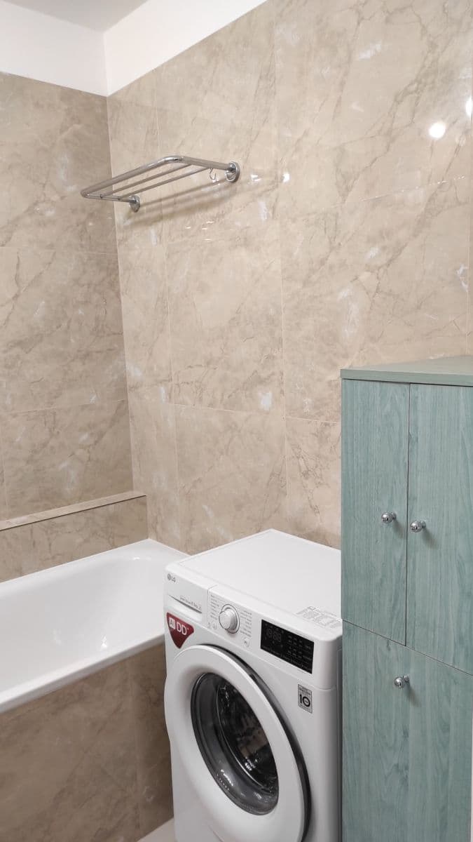 Prenájom bytu 4-izbový 84 m², Sedmokrásková, Ružinov, Bratislavský kraj Prenájom bytu 4-izbový 84 m², Sedmokrásková, Ružinov, Bratislavský kraj