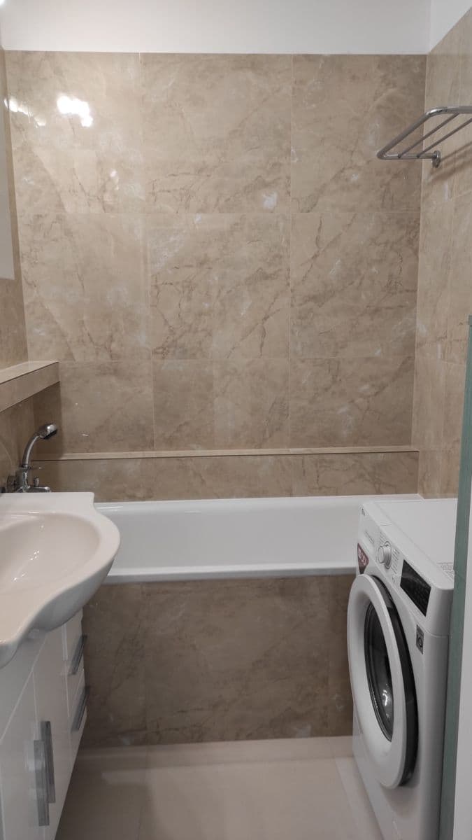 Prenájom bytu 4-izbový 84 m², Sedmokrásková, Ružinov, Bratislavský kraj Prenájom bytu 4-izbový 84 m², Sedmokrásková, Ružinov, Bratislavský kraj