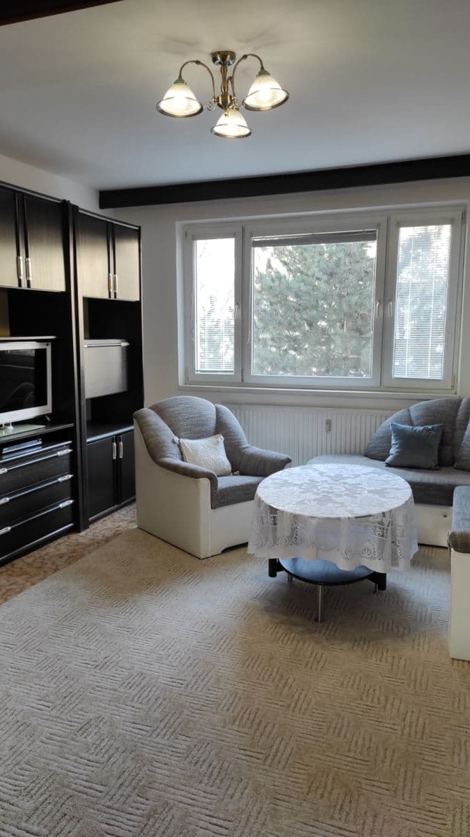 Prenájom bytu 4-izbový 84 m², Sedmokrásková, Ružinov, Bratislavský kraj Prenájom bytu 4-izbový 84 m², Sedmokrásková, Ružinov, Bratislavský kraj