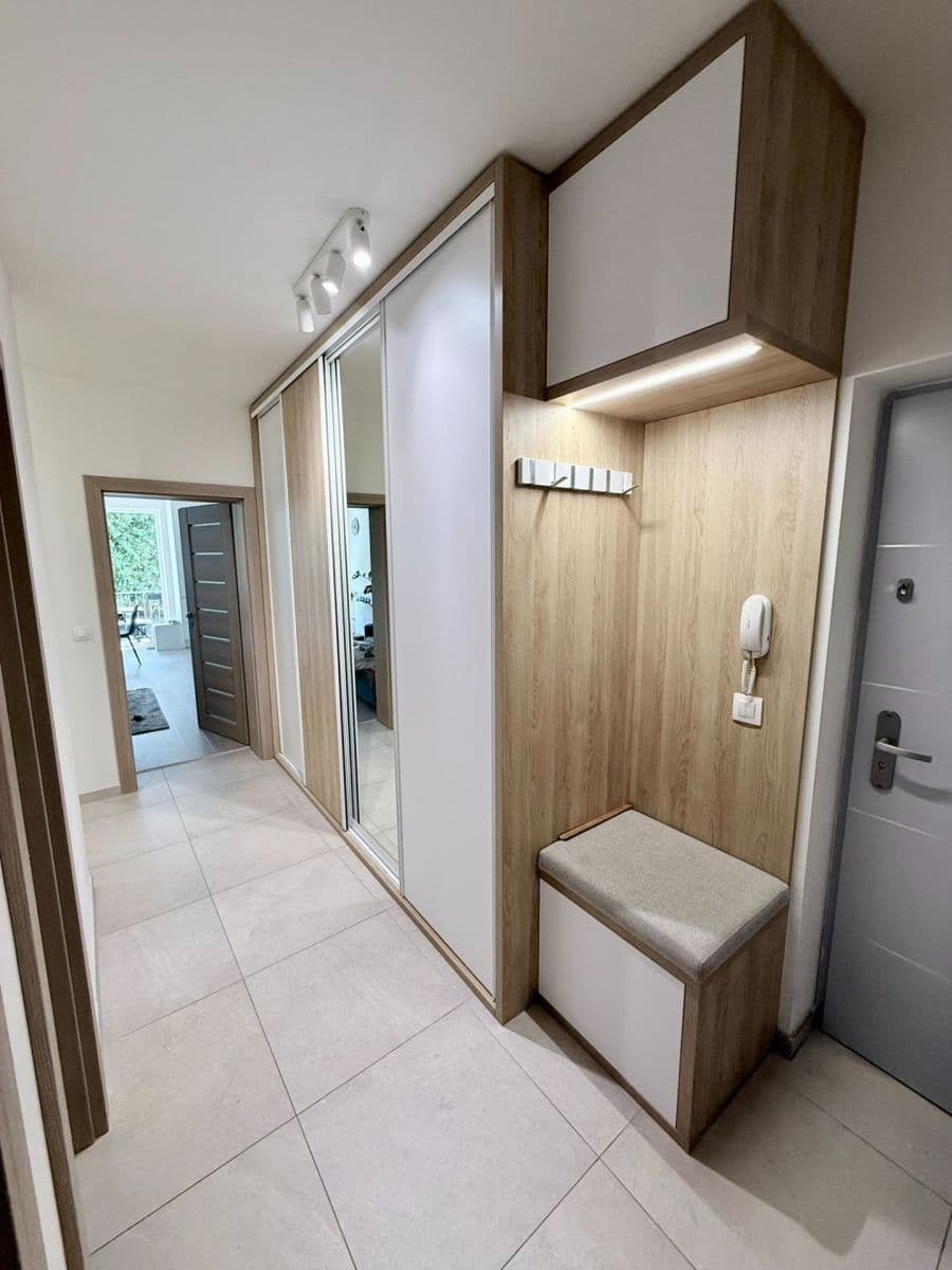 Prenájom bytu 3-izbový 90 m², Jihlavská, Troubsko, Jihomoravský kraj Prenájom bytu 3-izbový 90 m², Jihlavská, Troubsko, Jihomoravský kraj