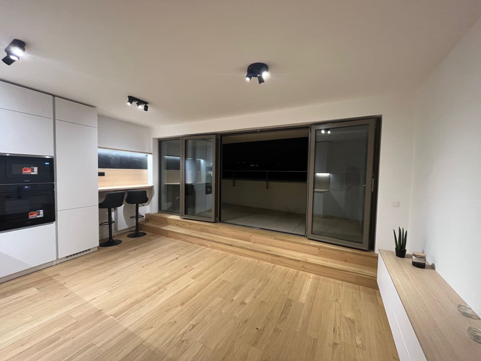 Prenájom bytu 1-izbový 43 m², Bratislavská, Brno, Jihomoravský kraj Prenájom bytu 1-izbový 43 m², Bratislavská, Brno, Jihomoravský kraj