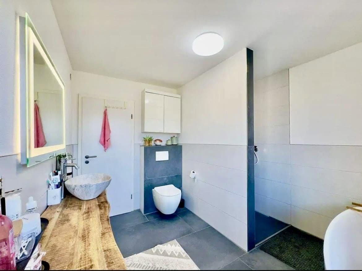 Predaj domu 177 m², pozemek 361 m², Meckenbeuren, Bádensko-Wurttembersko Predaj domu 177 m², pozemek 361 m², Meckenbeuren, Bádensko-Wurttembersko