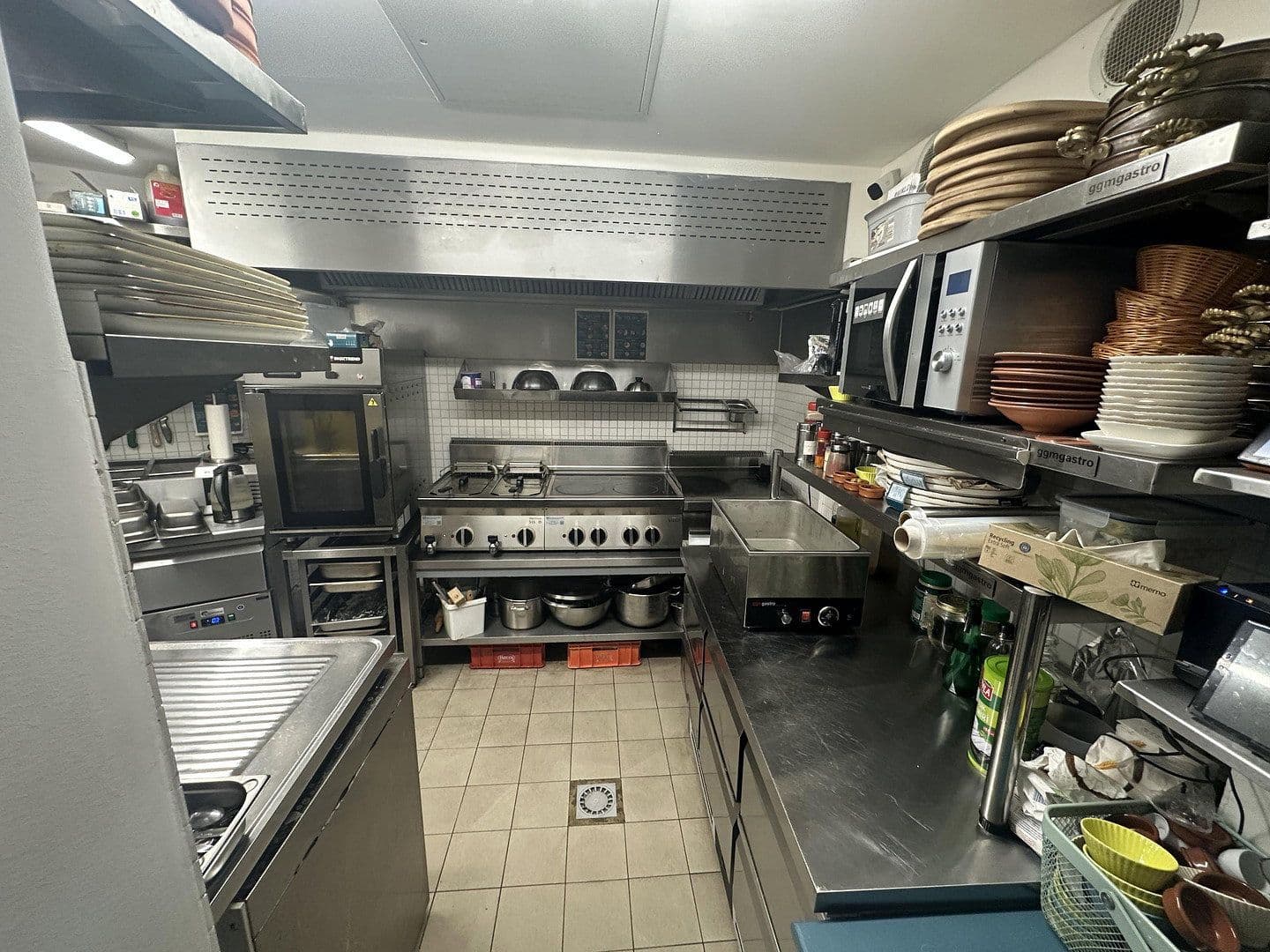 Prenájom nebytového priestoru 100 m², Trautenaustr. 5, Berlin, Berlín Prenájom nebytového priestoru 100 m², Trautenaustr. 5, Berlin, Berlín