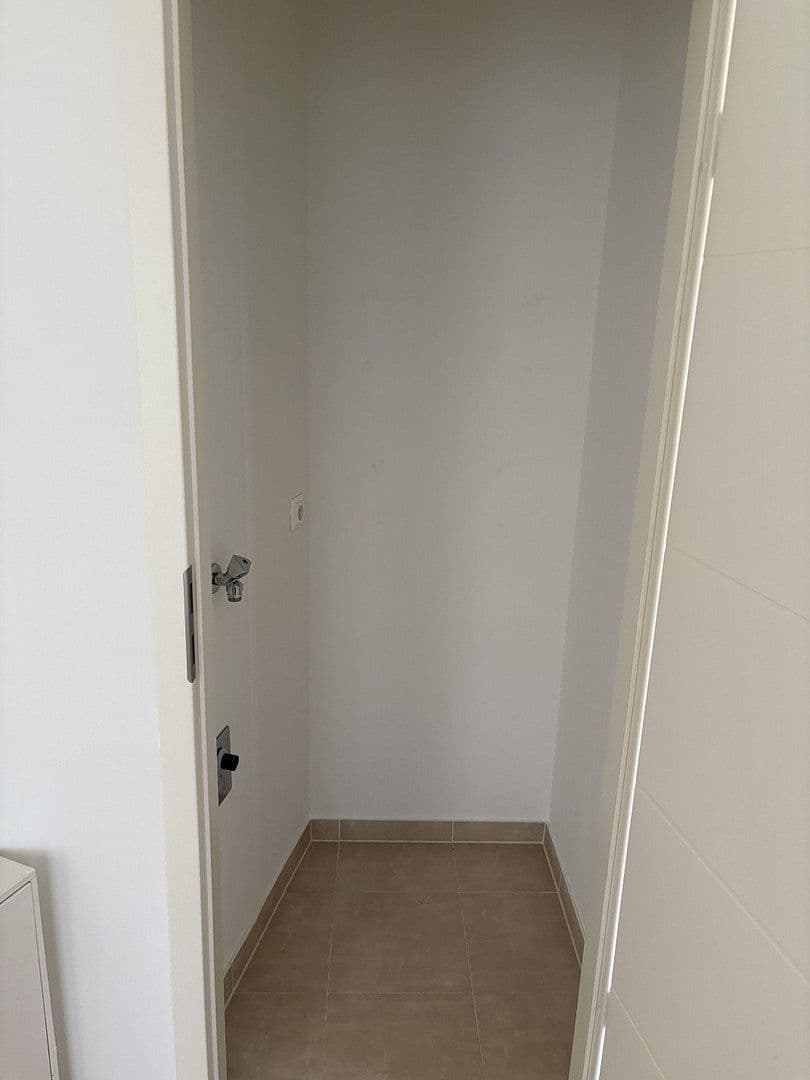 Prenájom bytu 2-izbový 58 m², Engelsdorfer Straße, Leipzig, Sasko Prenájom bytu 2-izbový 58 m², Engelsdorfer Straße, Leipzig, Sasko