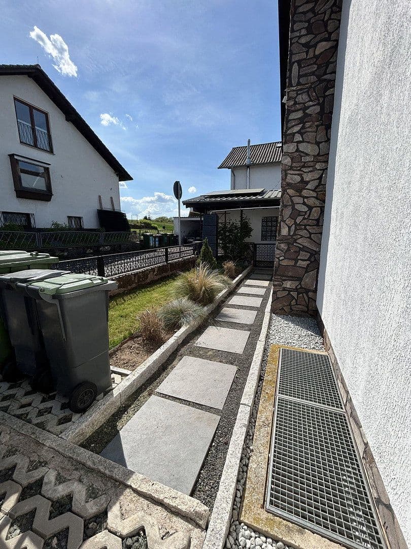 Predaj domu 200 m², pozemek 628 m², Hammersbach, Hesensko Predaj domu 200 m², pozemek 628 m², Hammersbach, Hesensko