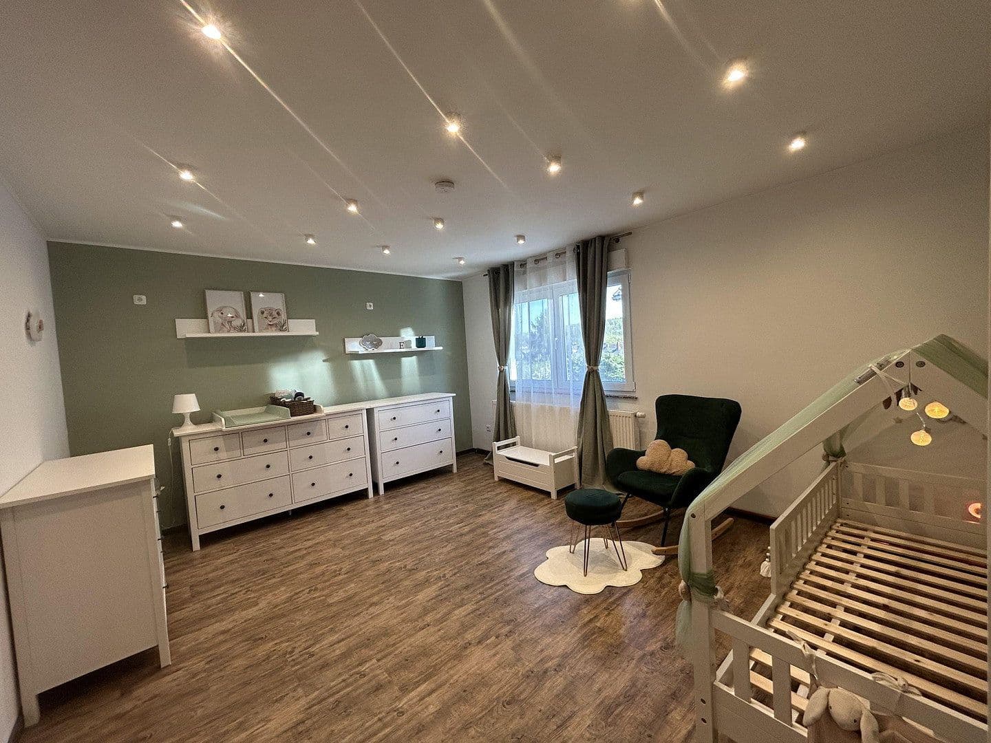 Predaj domu 200 m², pozemek 628 m², Hammersbach, Hesensko Predaj domu 200 m², pozemek 628 m², Hammersbach, Hesensko