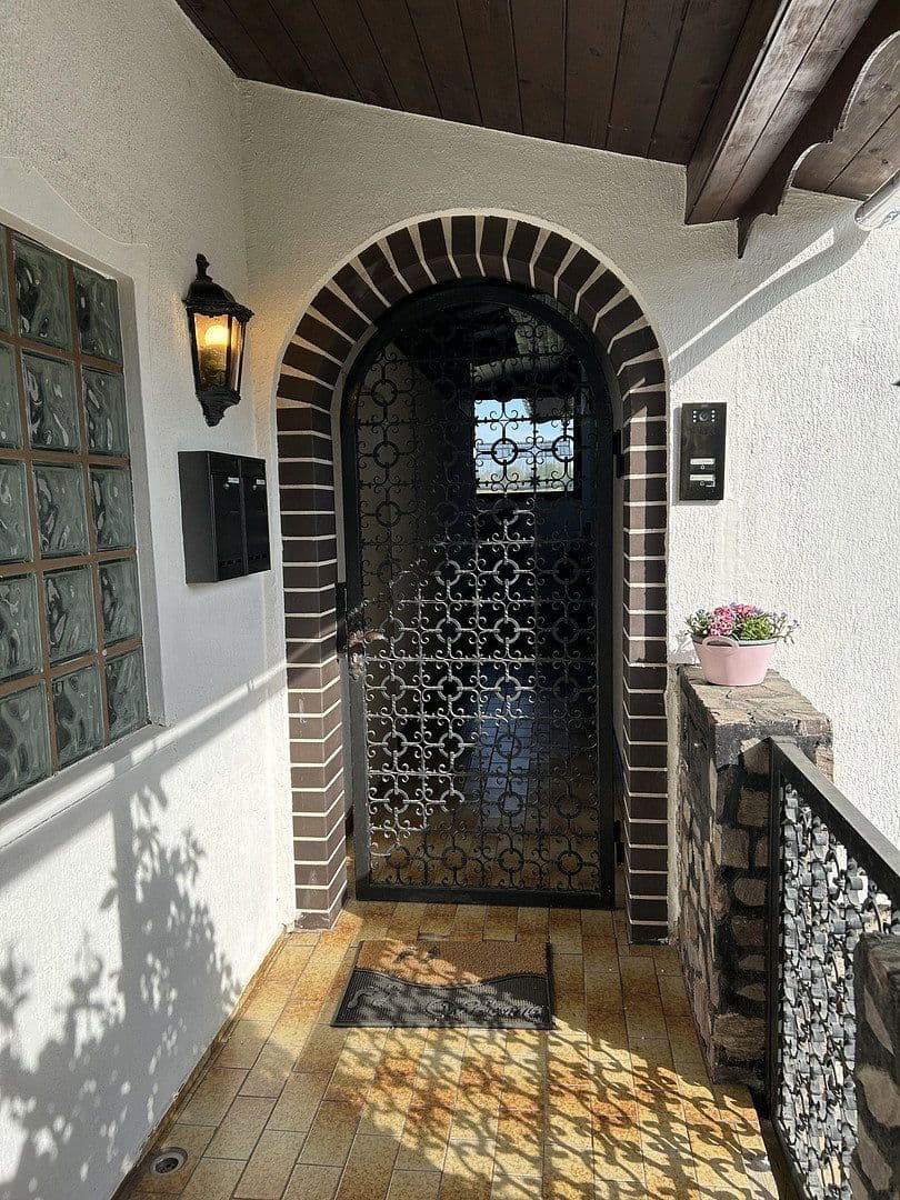 Predaj domu 200 m², pozemek 628 m², Hammersbach, Hesensko Predaj domu 200 m², pozemek 628 m², Hammersbach, Hesensko