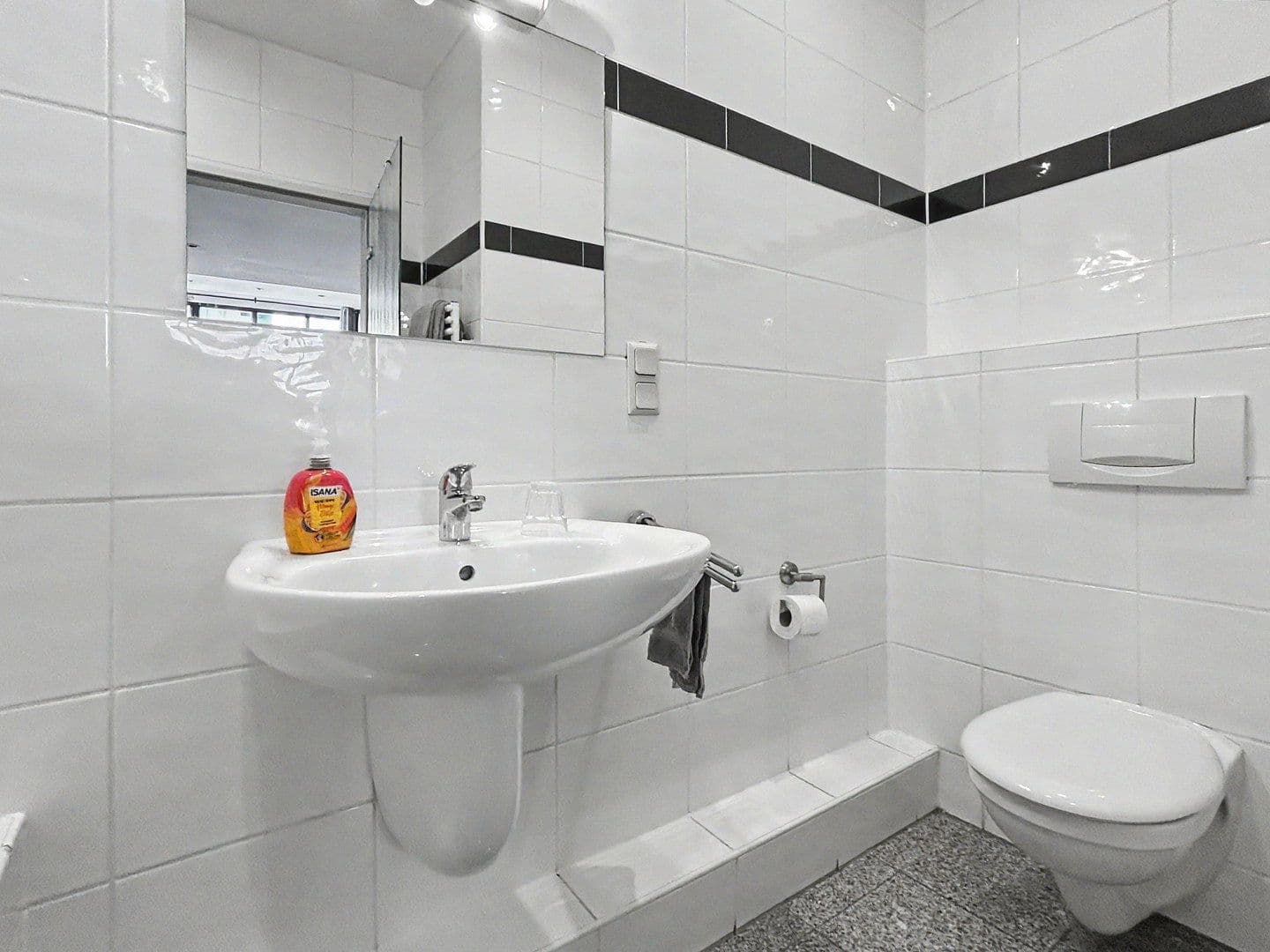 Prenájom bytu 1-izbový 38 m², Köln, Severné Porýnie - Westfálsko Prenájom bytu 1-izbový 38 m², Köln, Severné Porýnie - Westfálsko