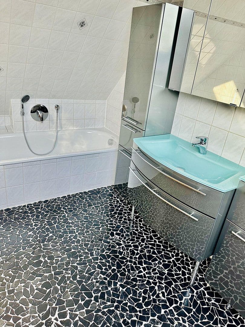 Prenájom bytu 3-izbový 87 m², Großhorst 11, Isernhagen, Dolné Sasko Prenájom bytu 3-izbový 87 m², Großhorst 11, Isernhagen, Dolné Sasko