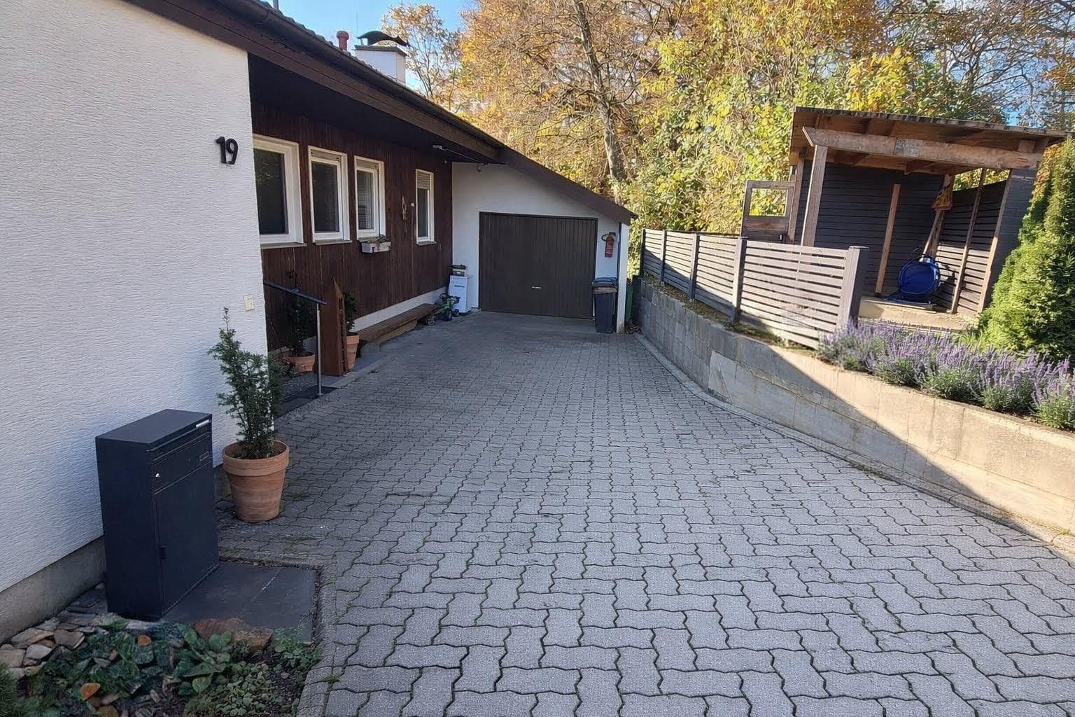 Predaj domu 192 m², pozemek 1.200 m², Am Hirtenbuckel 19, Bad Urach, Bádensko-Wurttembersko Predaj domu 192 m², pozemek 1.200 m², Am Hirtenbuckel 19, Bad Urach, Bádensko-Wurttembersko