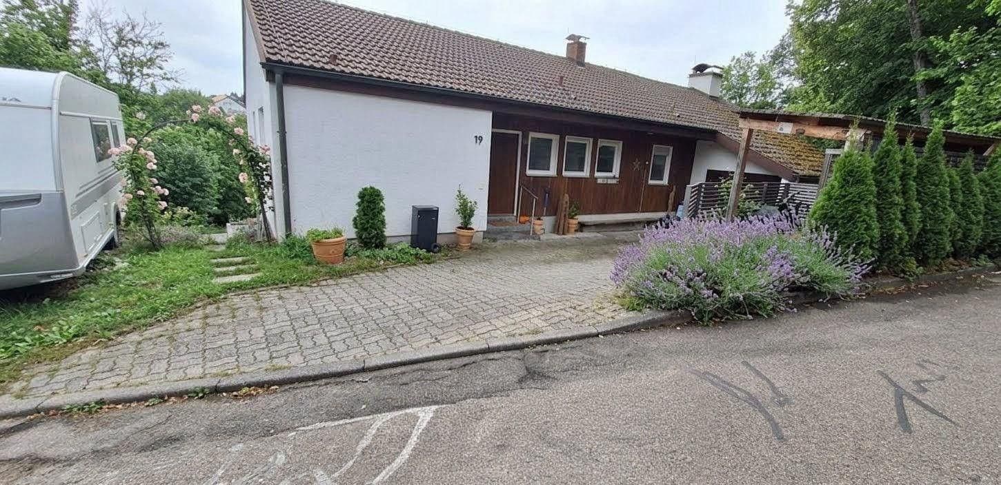 Predaj domu 192 m², pozemek 1.200 m², Am Hirtenbuckel 19, Bad Urach, Bádensko-Wurttembersko Predaj domu 192 m², pozemek 1.200 m², Am Hirtenbuckel 19, Bad Urach, Bádensko-Wurttembersko