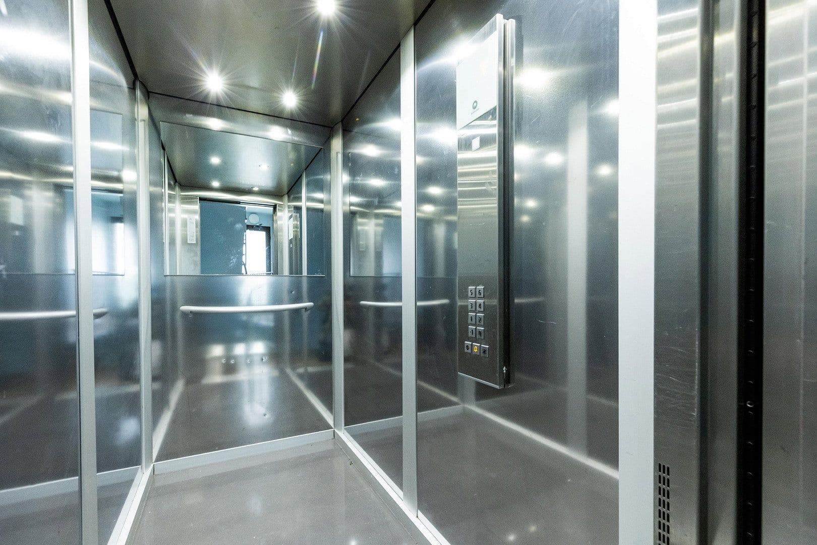 Prenájom bytu 1-izbový 40 m², Brückenstraße 17, Frankfurt, Hesensko Prenájom bytu 1-izbový 40 m², Brückenstraße 17, Frankfurt, Hesensko