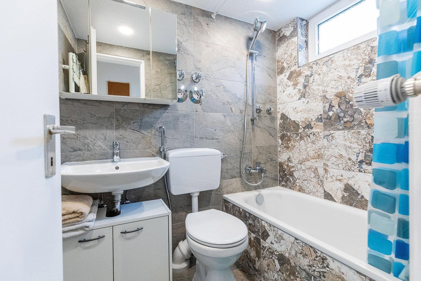 Prenájom bytu 1-izbový 40 m², Brückenstraße 17, Frankfurt, Hesensko Prenájom bytu 1-izbový 40 m², Brückenstraße 17, Frankfurt, Hesensko