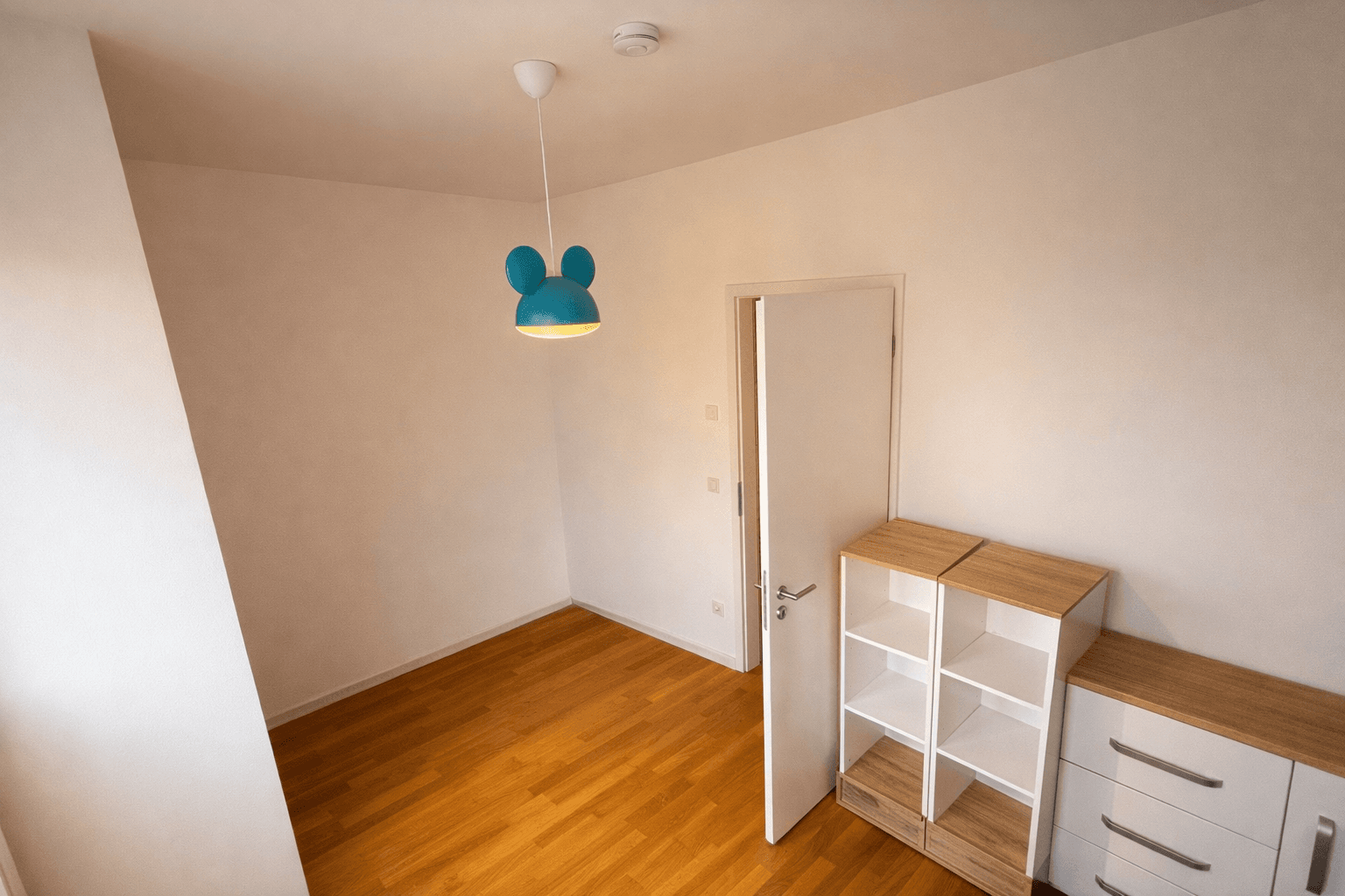 Predaj domu 210 m², pozemek 2.600 m², Potsdam, Brandenbursko Predaj domu 210 m², pozemek 2.600 m², Potsdam, Brandenbursko