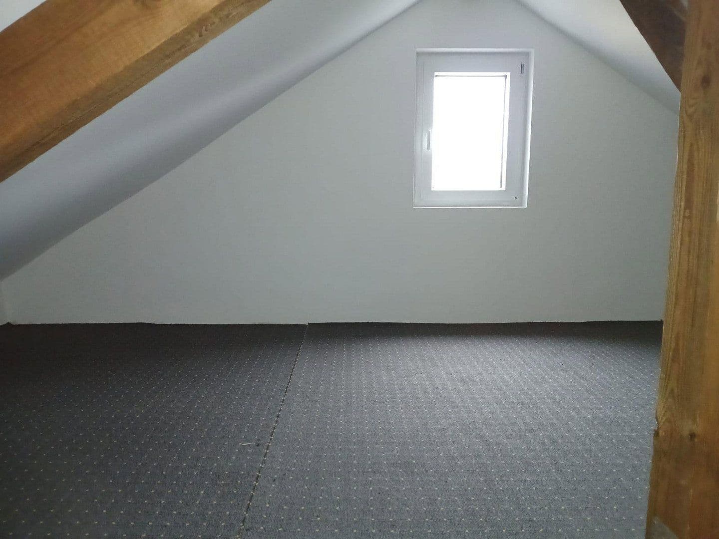 Prenájom bytu 4-izbový 140 m², Venningen, Porýnie-Falcko Prenájom bytu 4-izbový 140 m², Venningen, Porýnie-Falcko