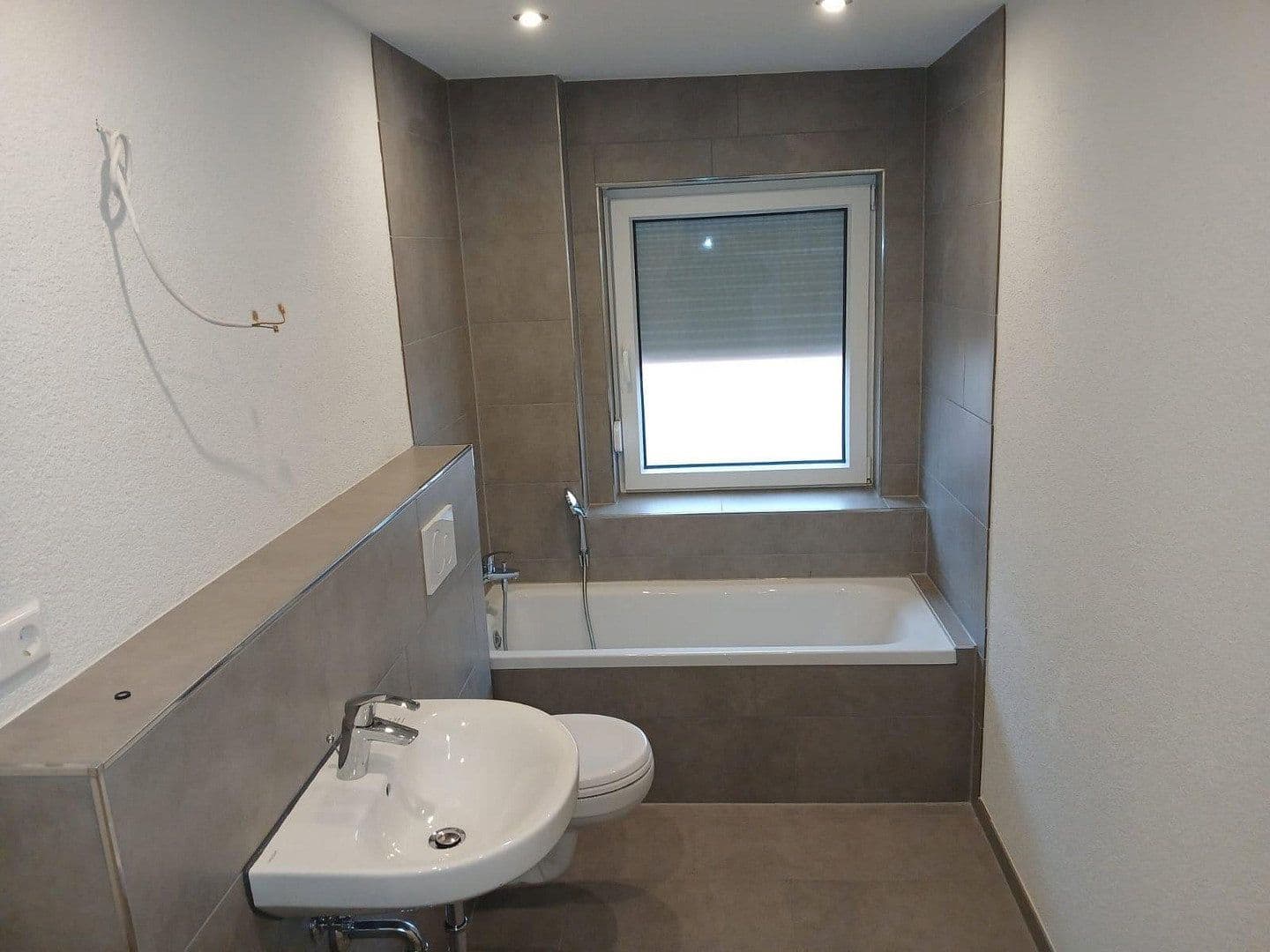 Prenájom bytu 4-izbový 140 m², Venningen, Porýnie-Falcko Prenájom bytu 4-izbový 140 m², Venningen, Porýnie-Falcko