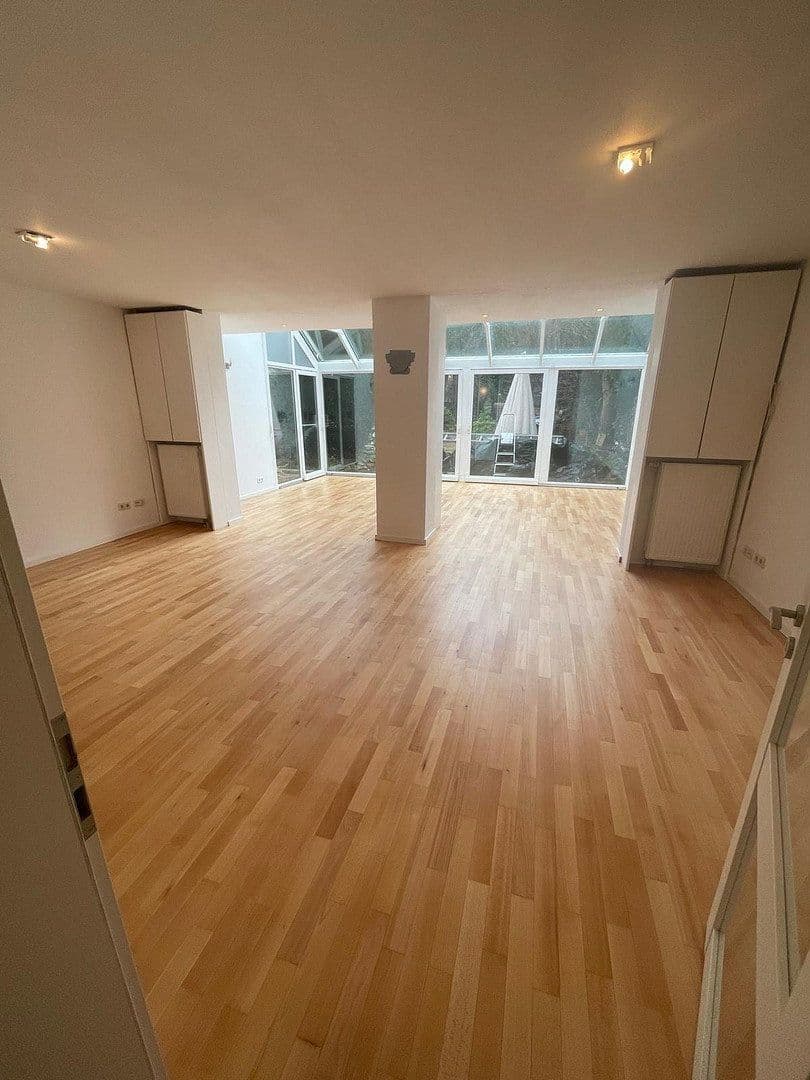 Predaj domu 148 m², pozemek 399 m², Thüringer Straße 25, Rastede, Dolné Sasko Predaj domu 148 m², pozemek 399 m², Thüringer Straße 25, Rastede, Dolné Sasko
