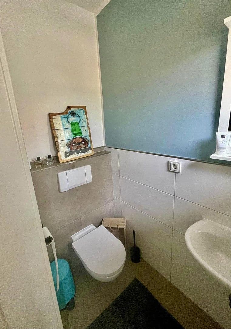 Predaj domu 148 m², pozemek 399 m², Thüringer Straße 25, Rastede, Dolné Sasko Predaj domu 148 m², pozemek 399 m², Thüringer Straße 25, Rastede, Dolné Sasko