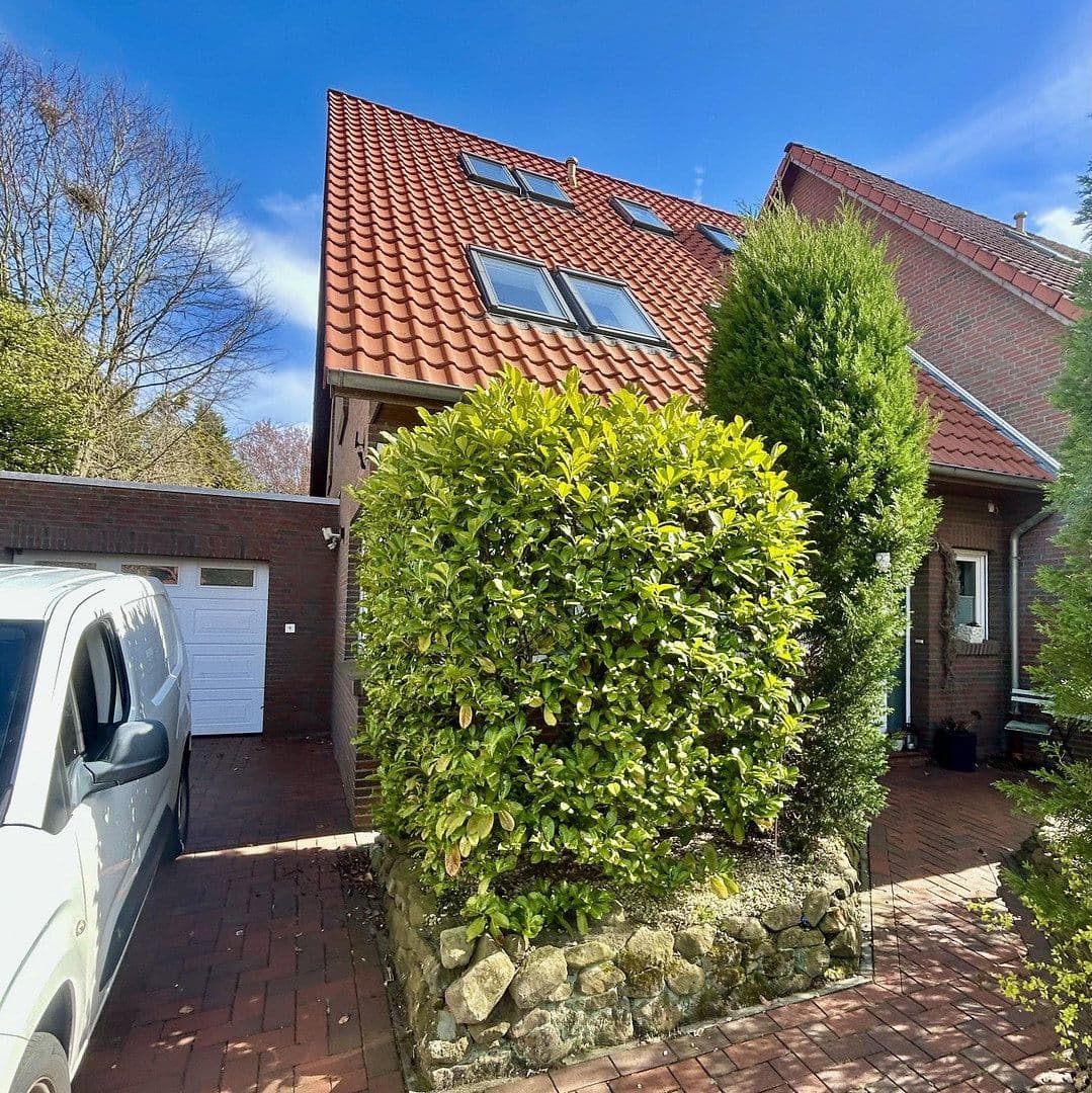 Predaj domu 148 m², pozemek 399 m², Thüringer Straße 25, Rastede, Dolné Sasko Predaj domu 148 m², pozemek 399 m², Thüringer Straße 25, Rastede, Dolné Sasko