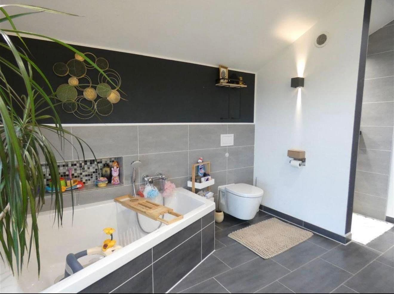 Predaj domu 193 m², pozemek 563 m², Raphaelstraße 1a, Dentlein am Forst, Bavorsko Predaj domu 193 m², pozemek 563 m², Raphaelstraße 1a, Dentlein am Forst, Bavorsko