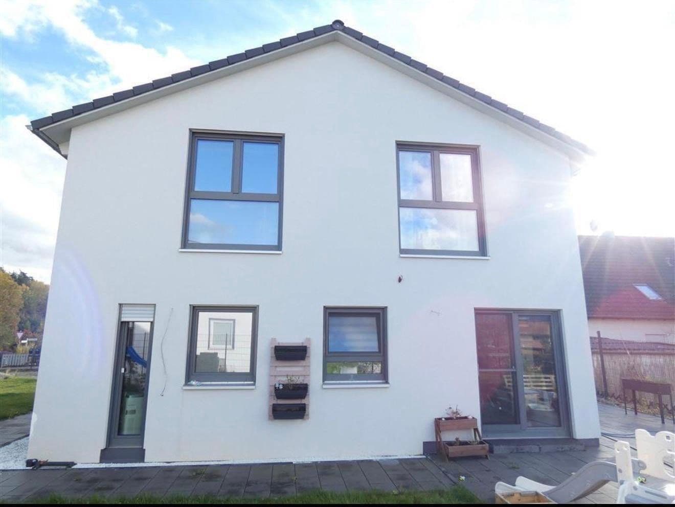Predaj domu 193 m², pozemek 563 m², Raphaelstraße 1a, Dentlein am Forst, Bavorsko Predaj domu 193 m², pozemek 563 m², Raphaelstraße 1a, Dentlein am Forst, Bavorsko
