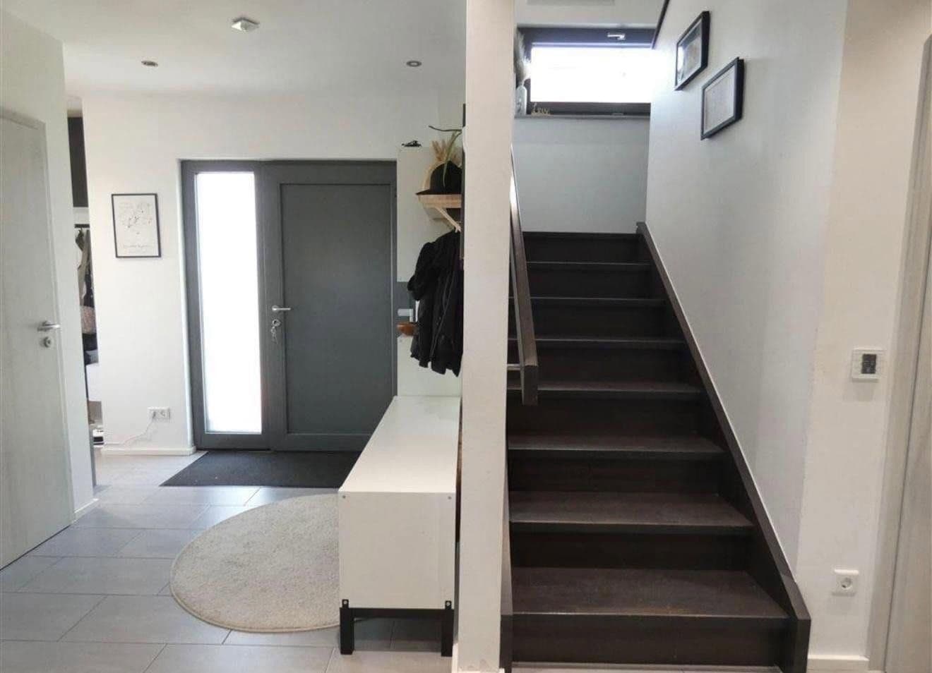 Predaj domu 193 m², pozemek 563 m², Raphaelstraße 1a, Dentlein am Forst, Bavorsko Predaj domu 193 m², pozemek 563 m², Raphaelstraße 1a, Dentlein am Forst, Bavorsko