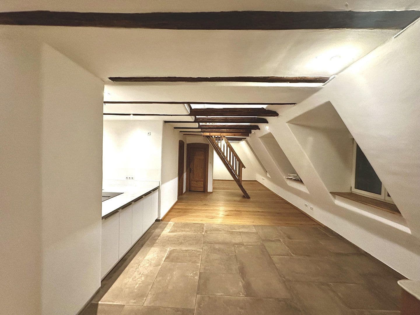 Prenájom bytu 3-izbový 125 m², Mittlerer Kaulberg 37, Bamberg, Bavorsko Prenájom bytu 3-izbový 125 m², Mittlerer Kaulberg 37, Bamberg, Bavorsko