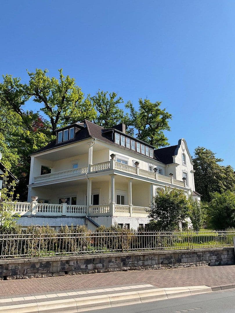 Predaj domu 800 m², pozemek 3.821 m², Bad Karlshafen, Hesensko Predaj domu 800 m², pozemek 3.821 m², Bad Karlshafen, Hesensko