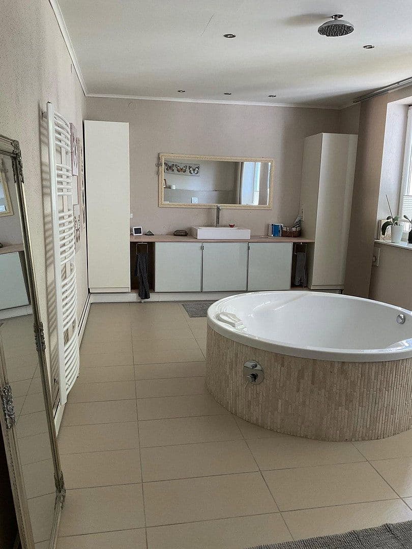 Predaj domu 800 m², pozemek 3.821 m², Bad Karlshafen, Hesensko Predaj domu 800 m², pozemek 3.821 m², Bad Karlshafen, Hesensko