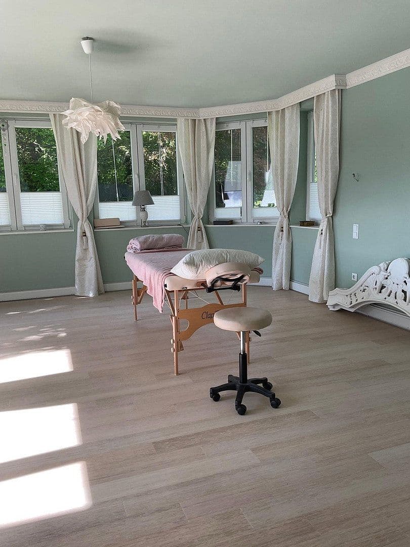 Predaj domu 800 m², pozemek 3.821 m², Bad Karlshafen, Hesensko Predaj domu 800 m², pozemek 3.821 m², Bad Karlshafen, Hesensko