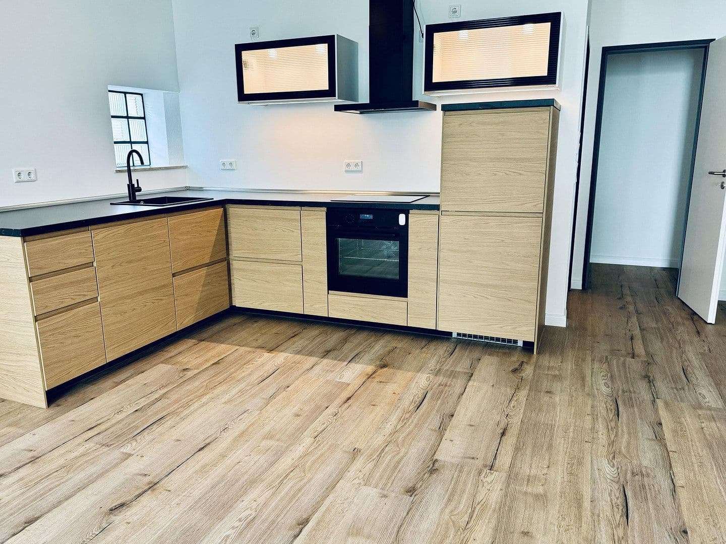 Prenájom bytu 2-izbový 77 m², Lübeck, Šlezvicko-Holštajnsko Prenájom bytu 2-izbový 77 m², Lübeck, Šlezvicko-Holštajnsko