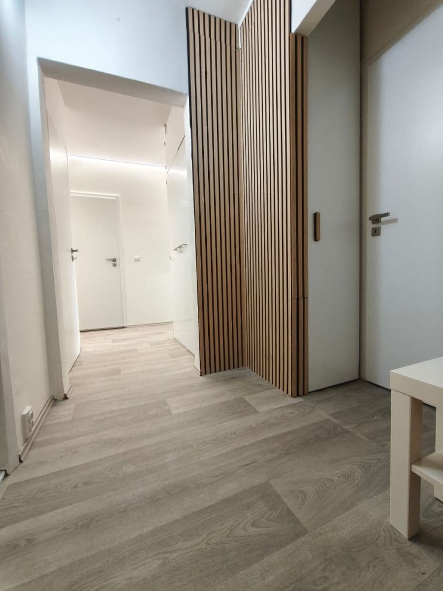 Prenájom bytu 3-izbový 68 m², Mikuláškovo náměstí, Brno, Jihomoravský kraj Prenájom bytu 3-izbový 68 m², Mikuláškovo náměstí, Brno, Jihomoravský kraj