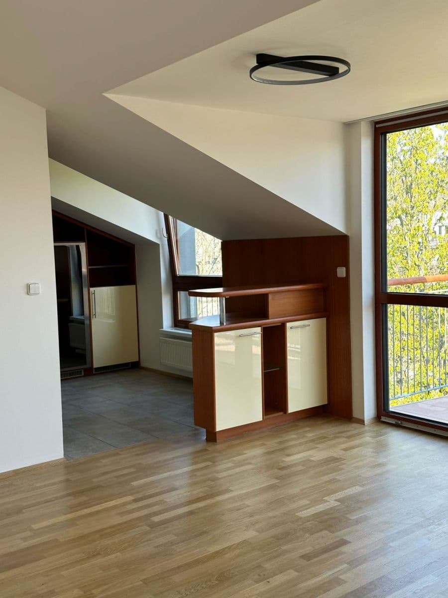 Prenájom bytu 2-izbový 65 m², Podvinný mlýn, Praha, Praha Prenájom bytu 2-izbový 65 m², Podvinný mlýn, Praha, Praha