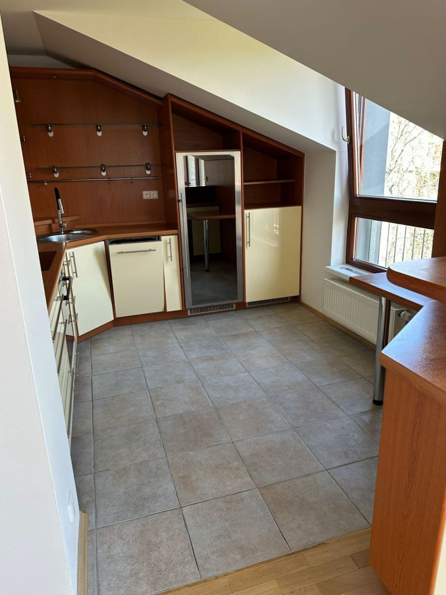 Prenájom bytu 2-izbový 65 m², Podvinný mlýn, Praha, Praha Prenájom bytu 2-izbový 65 m², Podvinný mlýn, Praha, Praha