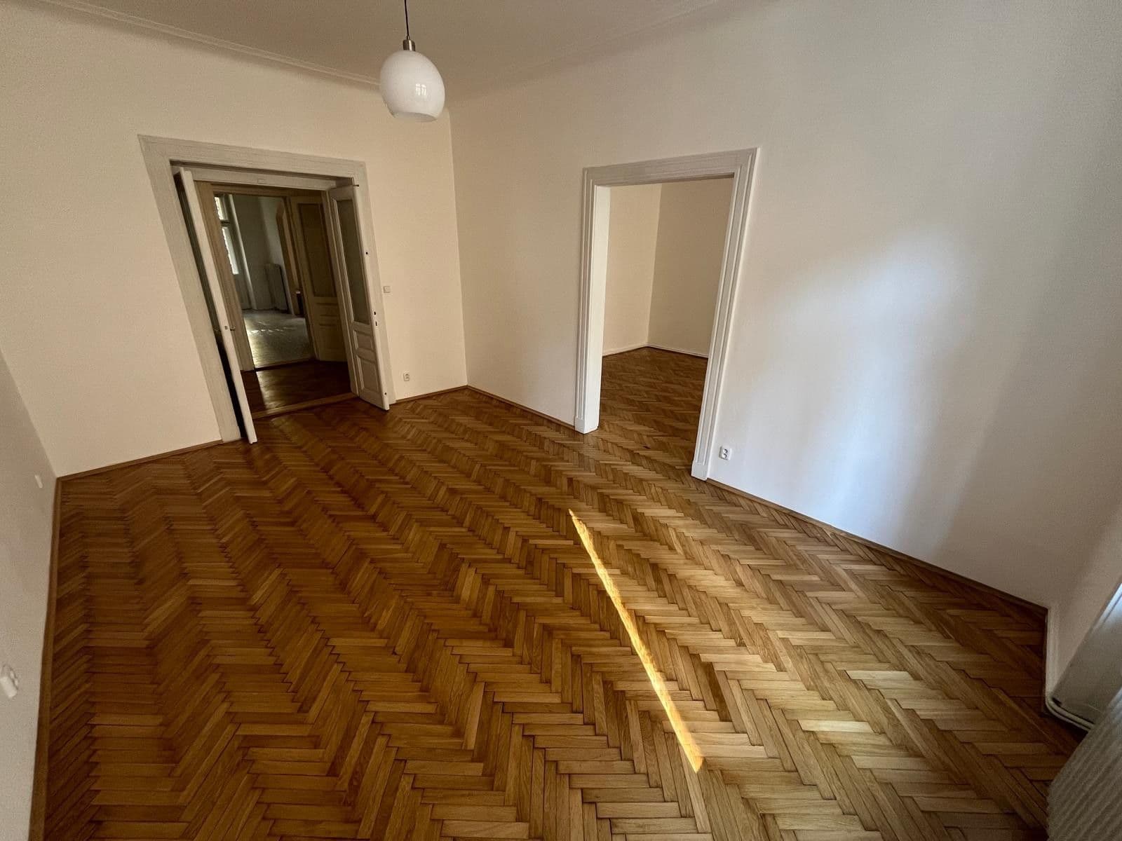 Prenájom bytu 4-izbový 120 m², Náplavní, Praha, Praha Prenájom bytu 4-izbový 120 m², Náplavní, Praha, Praha
