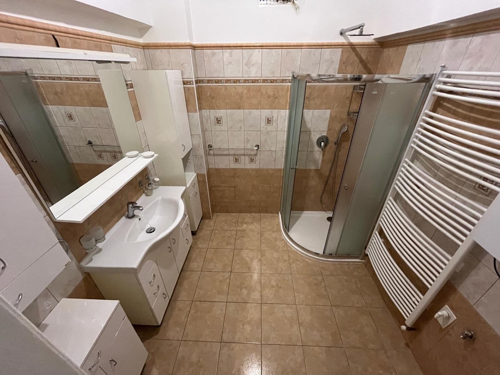 Prenájom bytu 4-izbový 120 m², Náplavní, Praha, Praha Prenájom bytu 4-izbový 120 m², Náplavní, Praha, Praha