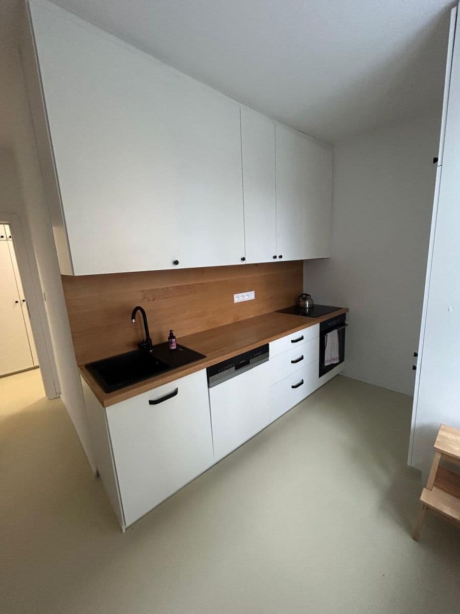 Prenájom bytu 3-izbový 67 m², U Mrázovky, Praha, Praha Prenájom bytu 3-izbový 67 m², U Mrázovky, Praha, Praha