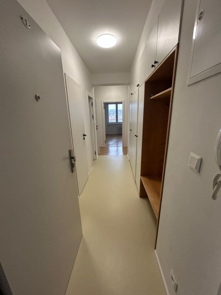 Prenájom bytu 3-izbový 67 m², U Mrázovky, Praha, Praha Prenájom bytu 3-izbový 67 m², U Mrázovky, Praha, Praha