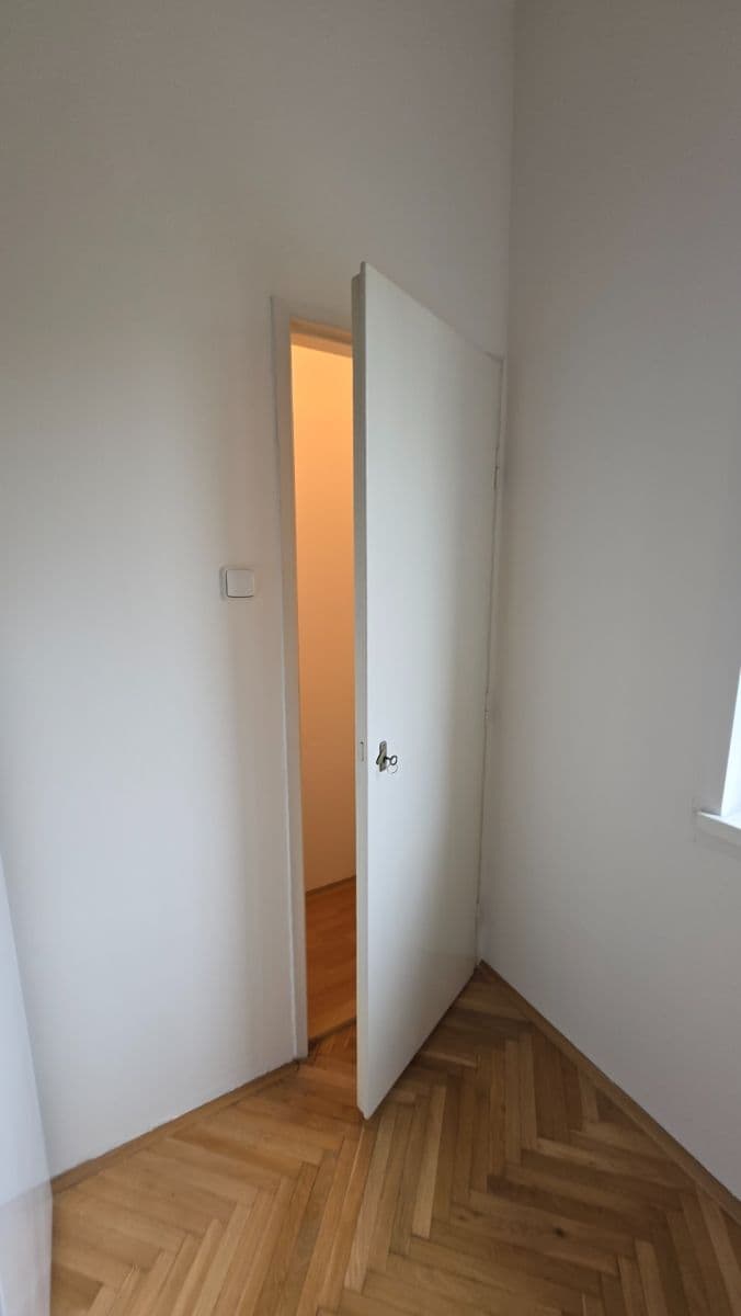 Prenájom bytu 1-izbový 41 m², Vrchlického, Praha, Praha Prenájom bytu 1-izbový 41 m², Vrchlického, Praha, Praha