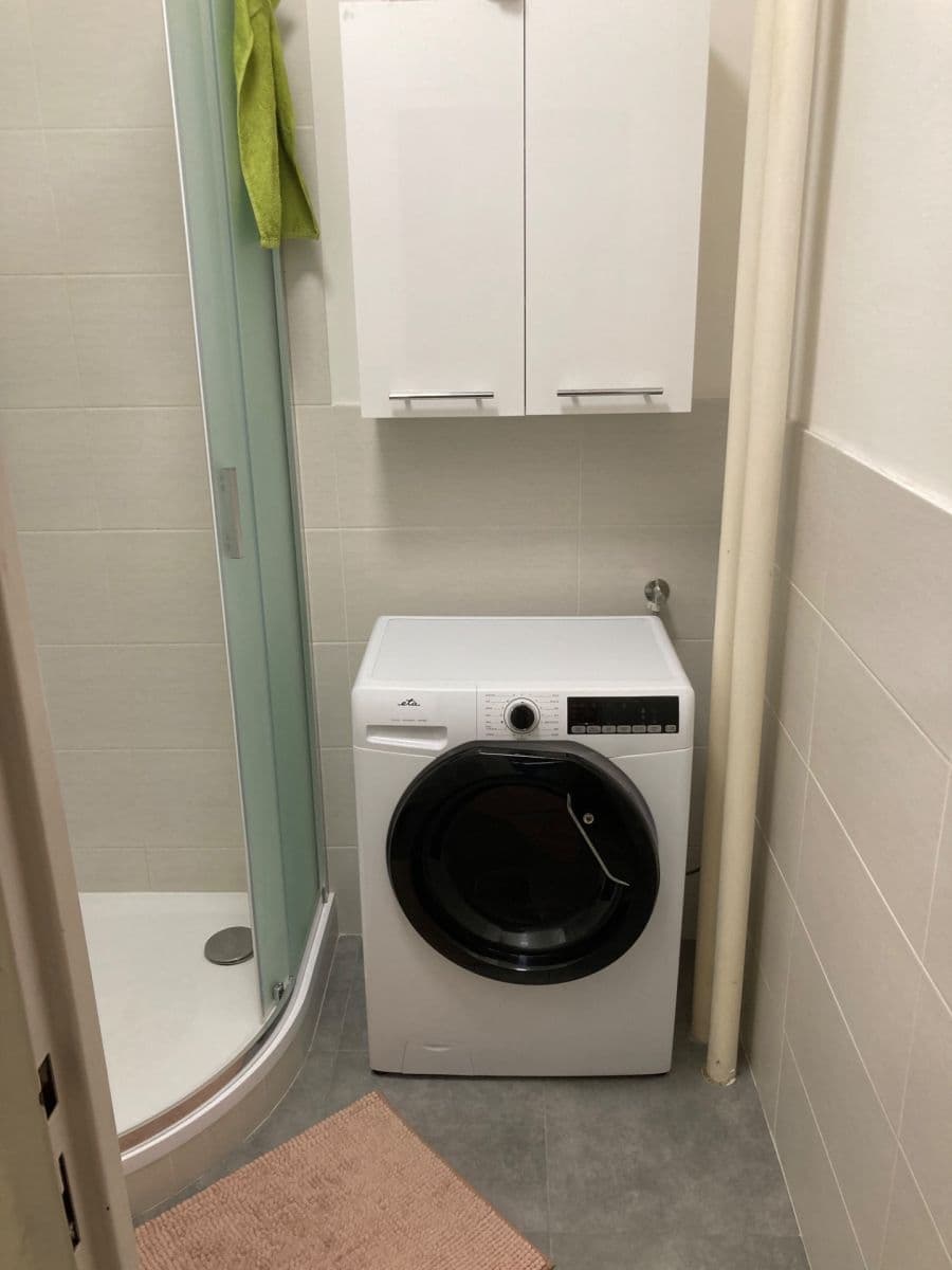 Prenájom bytu 3-izbový 19 m², Hostýnská, Praha, Praha Prenájom bytu 3-izbový 19 m², Hostýnská, Praha, Praha