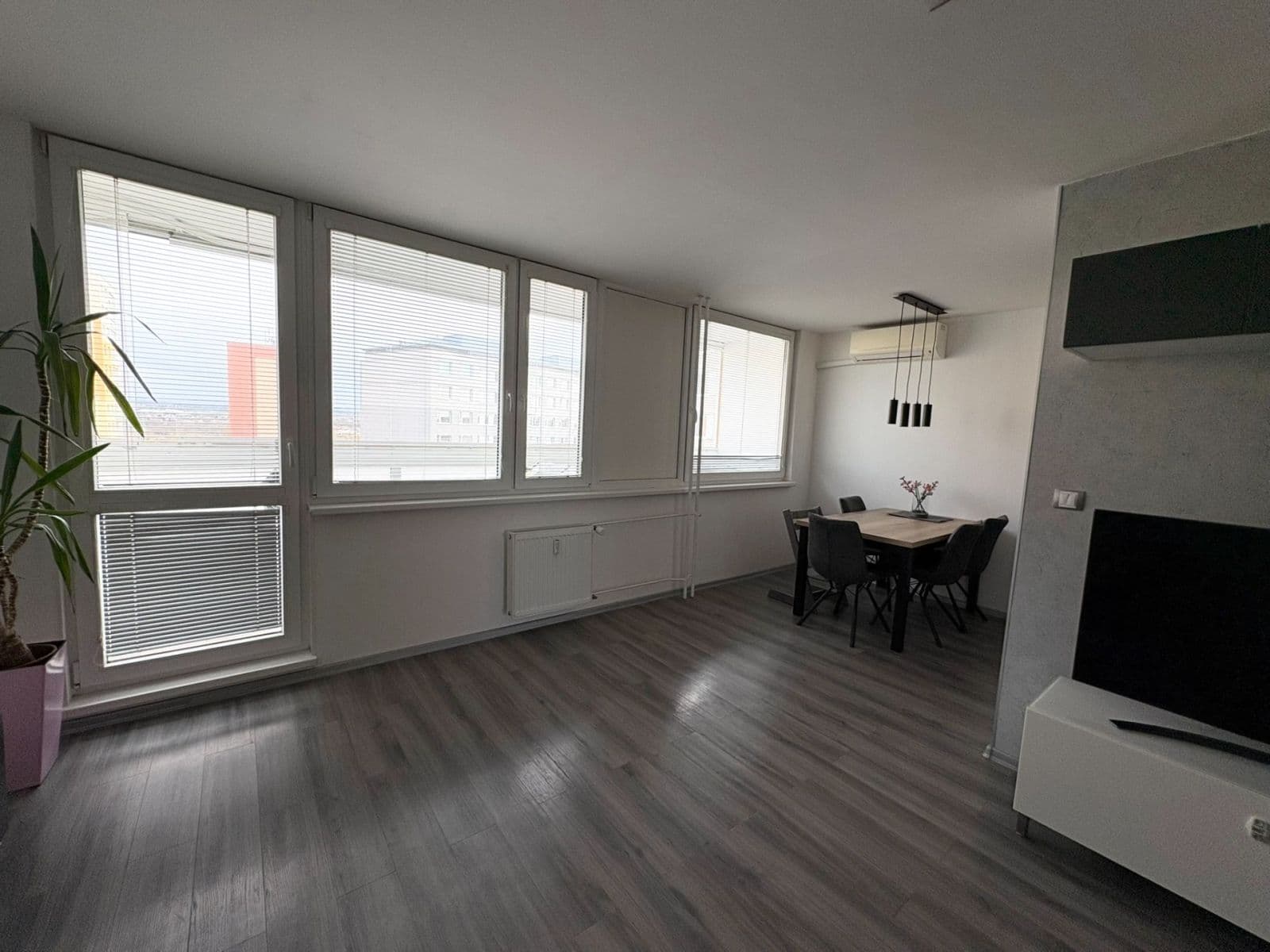 Prenájom bytu 3-izbový 72 m², Doležalova, Praha, Praha Prenájom bytu 3-izbový 72 m², Doležalova, Praha, Praha