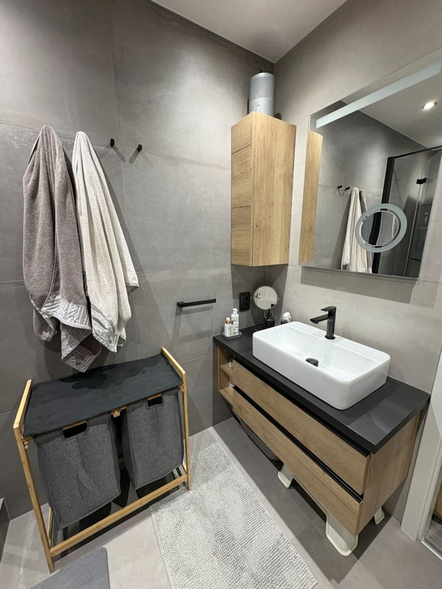 Prenájom bytu 3-izbový 72 m², Doležalova, Praha, Praha Prenájom bytu 3-izbový 72 m², Doležalova, Praha, Praha