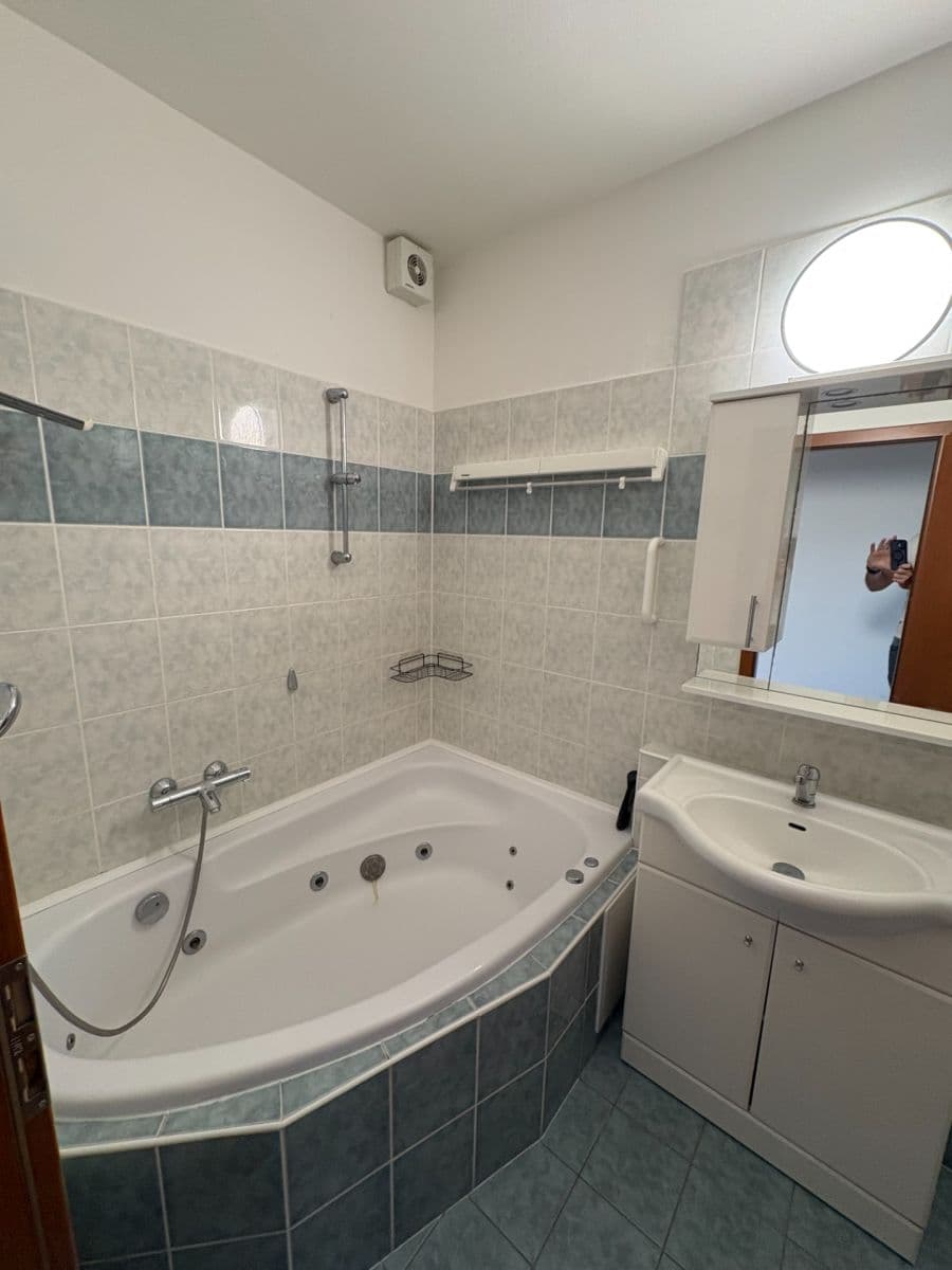 Prenájom bytu 4-izbový 82 m², Dandova, Praha, Praha Prenájom bytu 4-izbový 82 m², Dandova, Praha, Praha