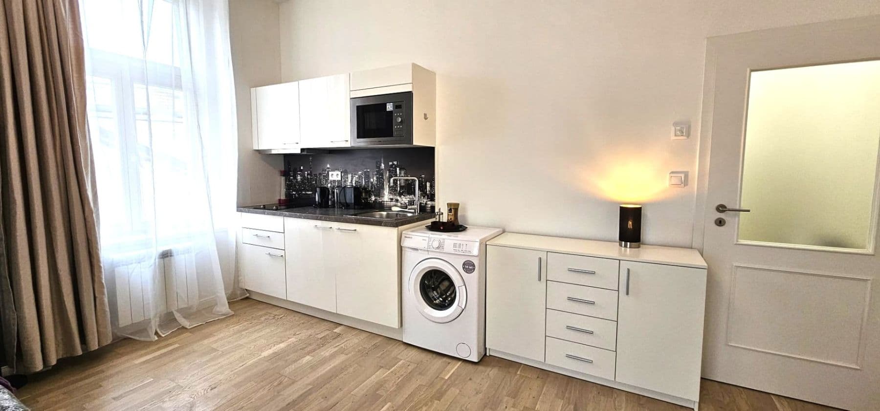 Prenájom bytu 1-izbový 34 m², Washingtonova, Praha, Praha Prenájom bytu 1-izbový 34 m², Washingtonova, Praha, Praha