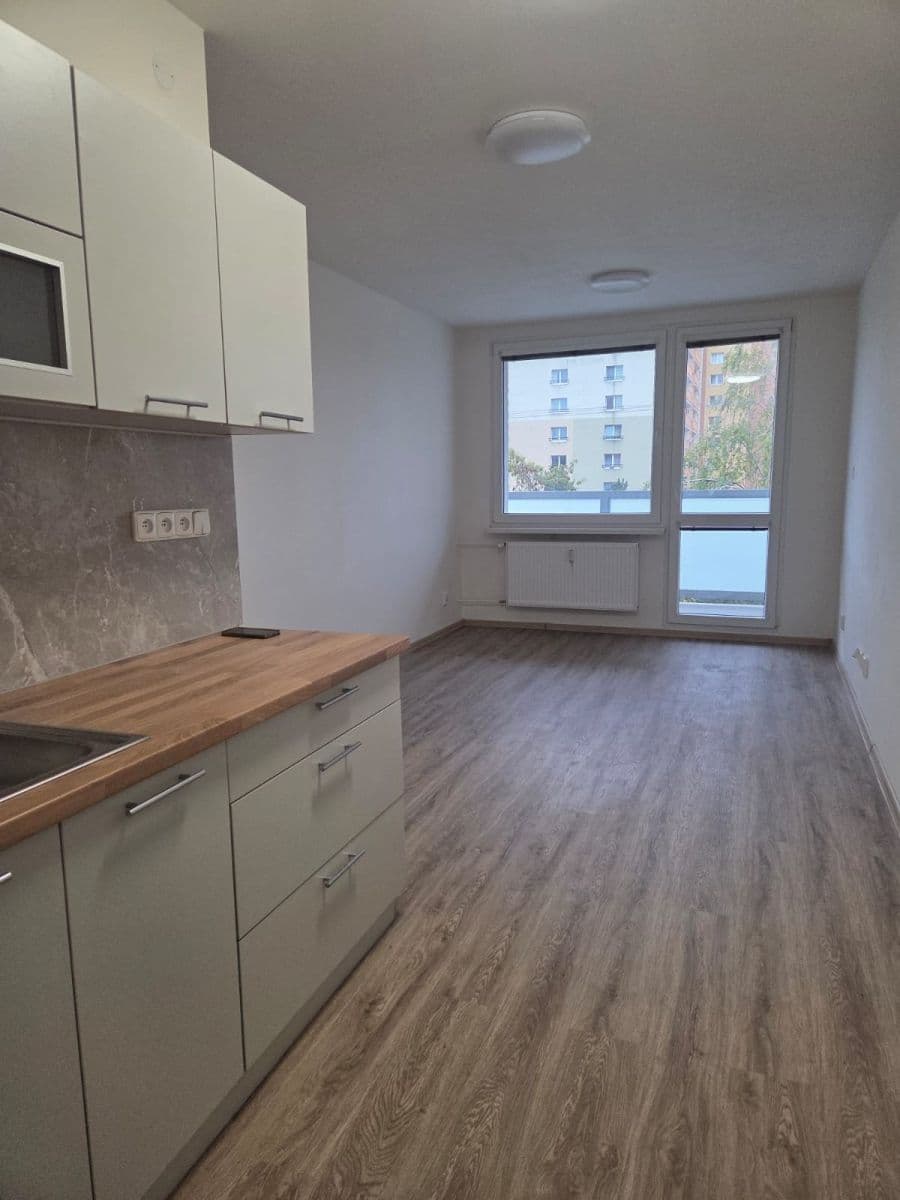 Prenájom bytu 2-izbový 40 m², Jerevanská, Kladno, Středočeský kraj Prenájom bytu 2-izbový 40 m², Jerevanská, Kladno, Středočeský kraj