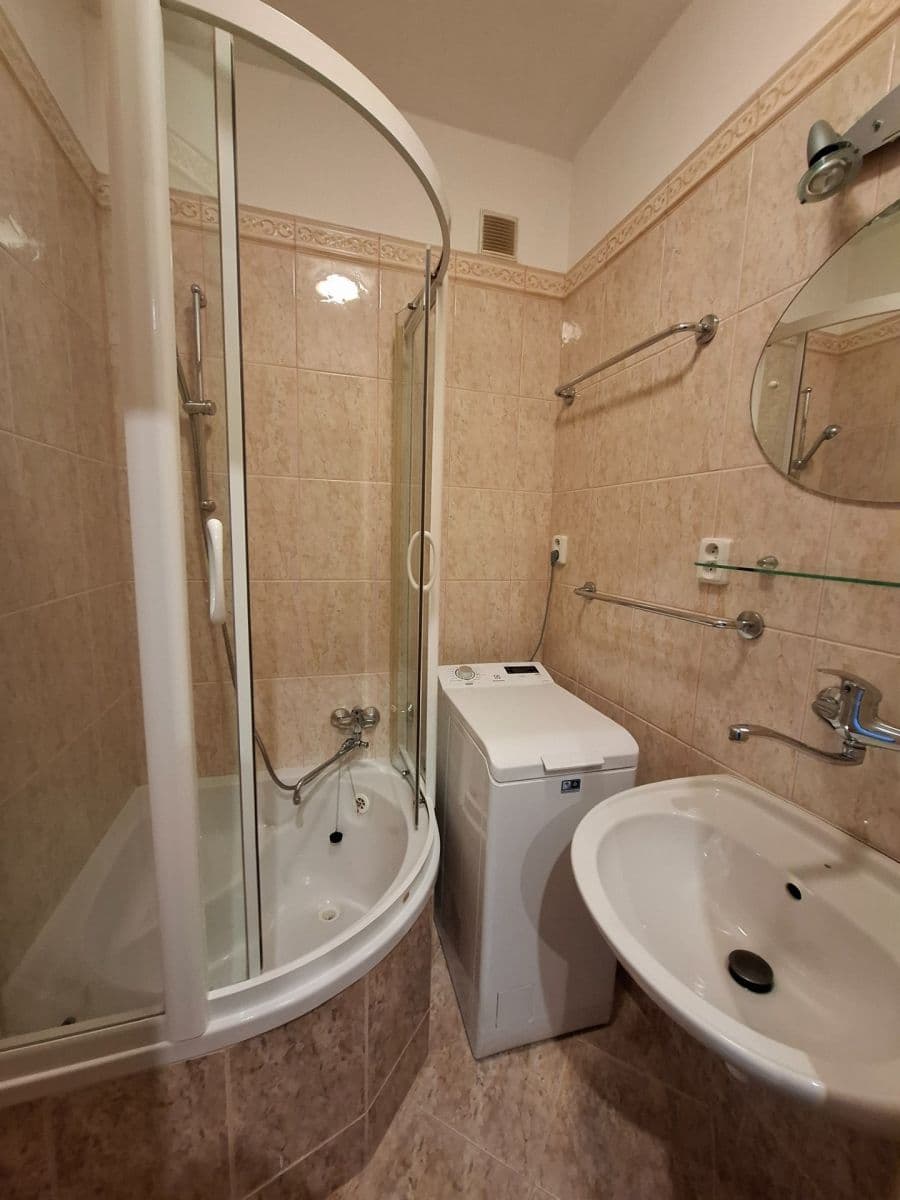 Prenájom bytu 2-izbový 57 m², Hostýnská, Praha, Praha Prenájom bytu 2-izbový 57 m², Hostýnská, Praha, Praha