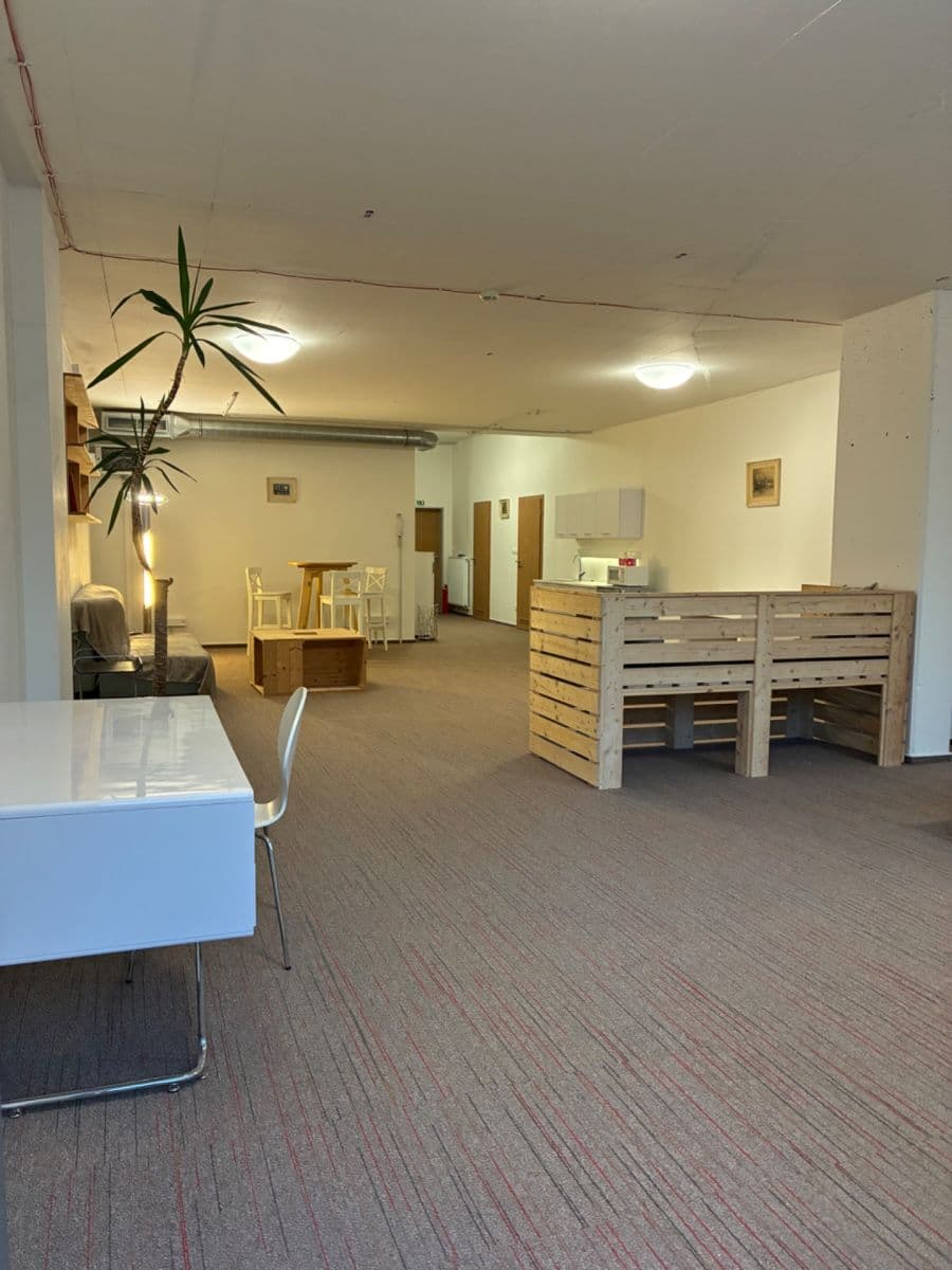 Prenájom bytu 1-izbový 92 m², Pod Dvorem, Praha, Praha Prenájom bytu 1-izbový 92 m², Pod Dvorem, Praha, Praha