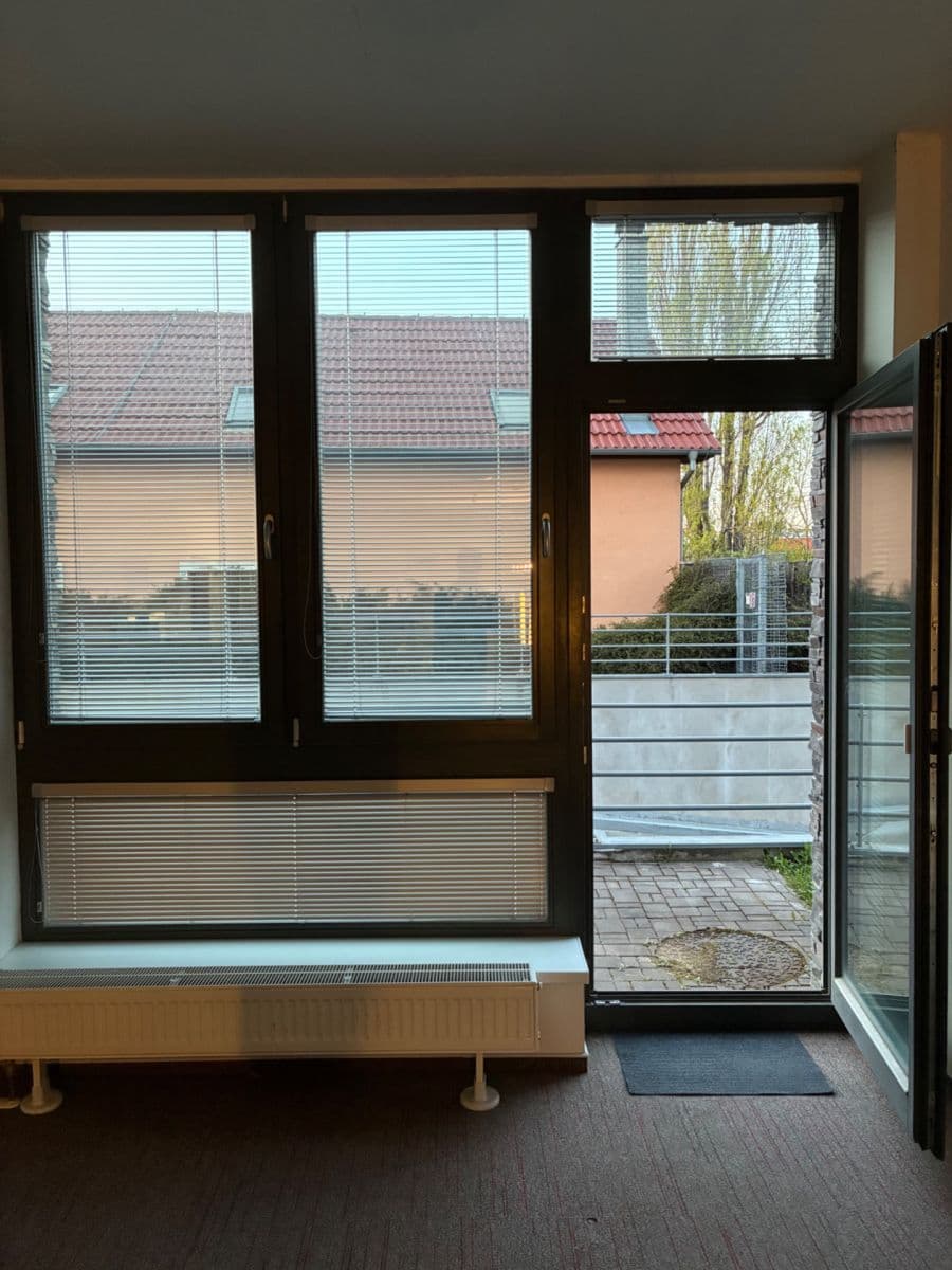 Prenájom bytu 1-izbový 92 m², Pod Dvorem, Praha, Praha Prenájom bytu 1-izbový 92 m², Pod Dvorem, Praha, Praha